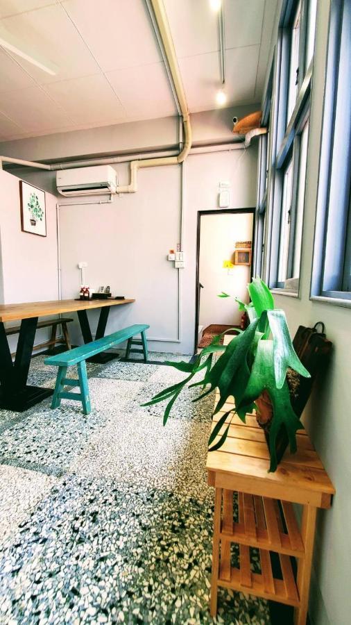 Oyaji Guesthouse-依人數床位數計價開放房型 Tainan Exterior foto